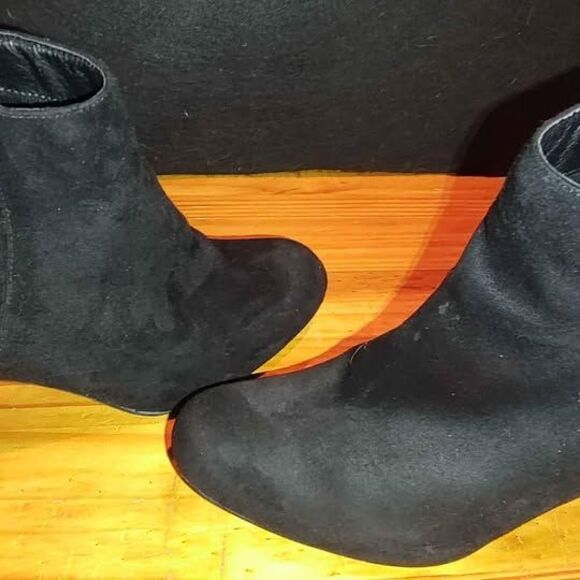Women's sz 9.5 DIBA Black short zip-up ankle boots heels suede like material - Picture 3 of 7